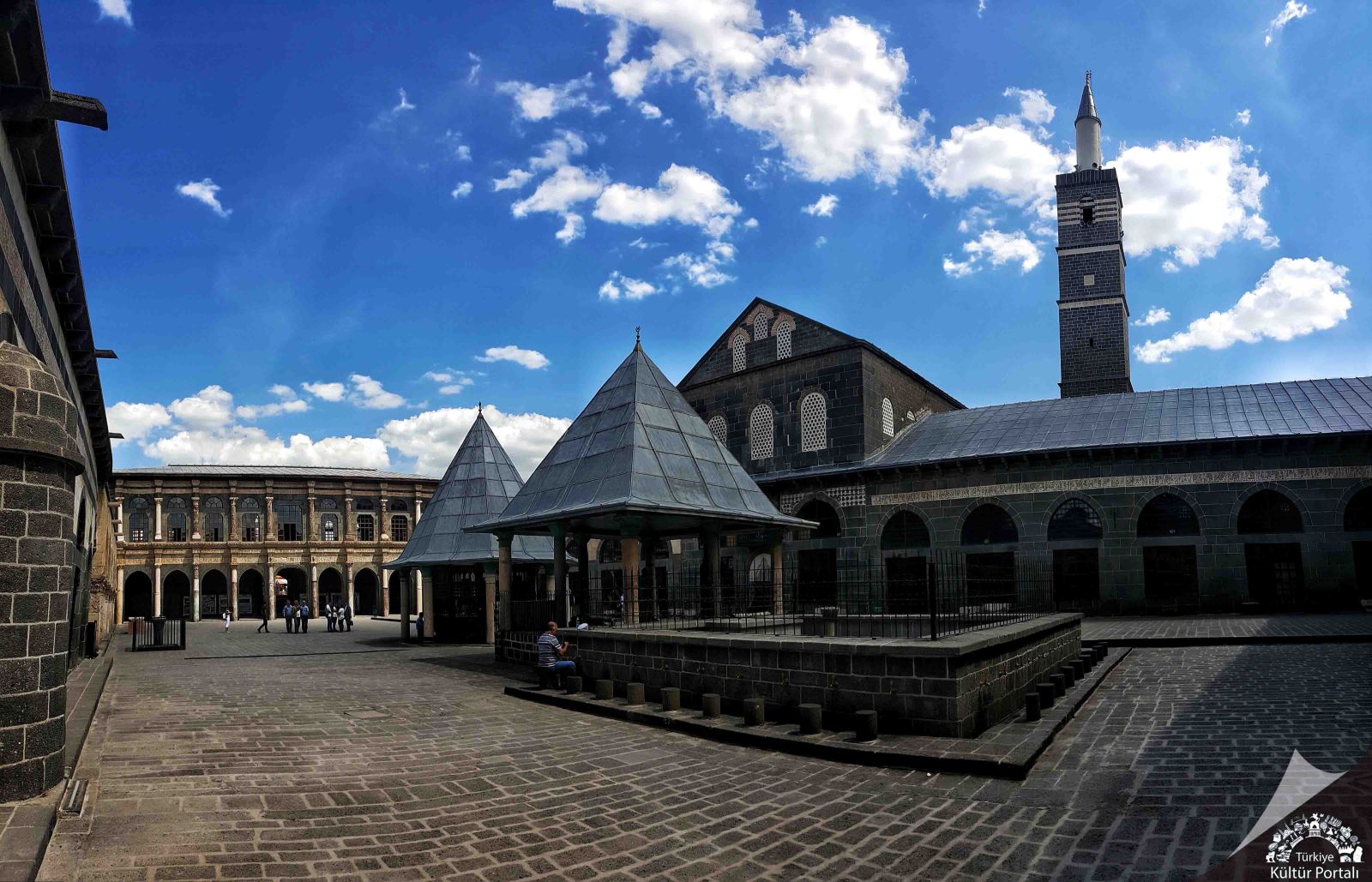 Diyarbakır Ulu Cami'nin Altında Kimsenin Bilmediği Kilise! (1)