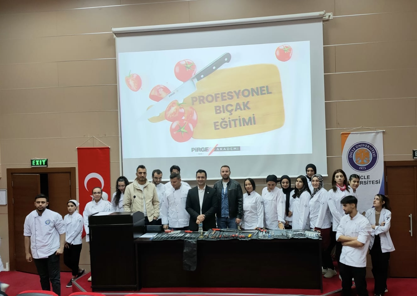 Diyarbakır'da Aşçılara Profesyonel Bıçak Eğitimi! (4)