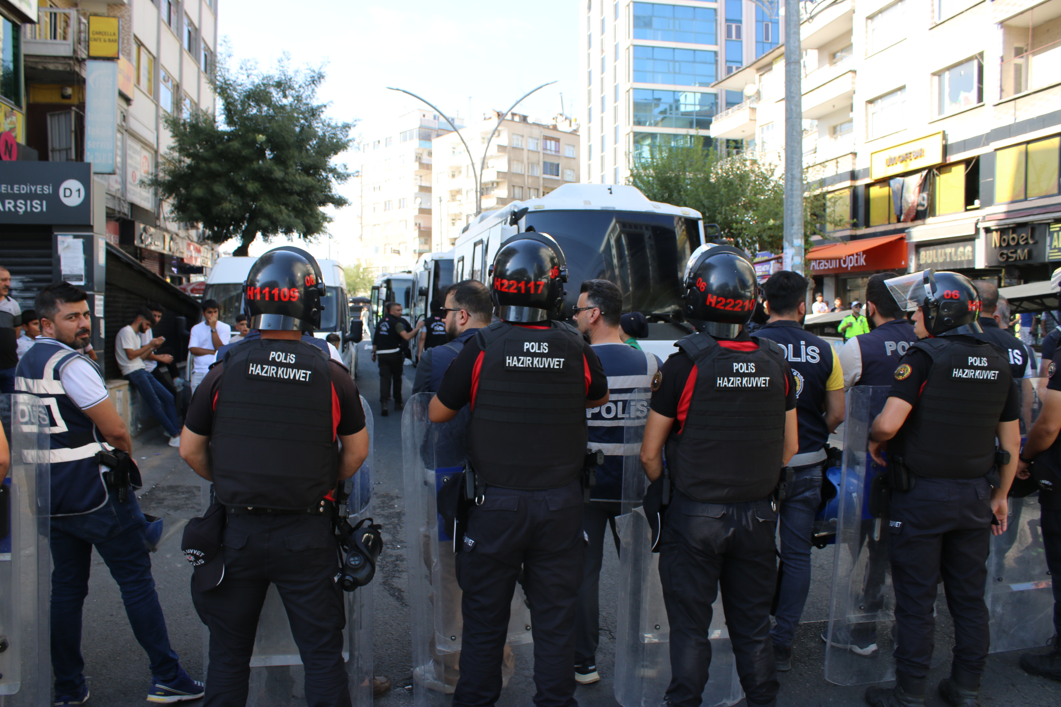 Diyarbakır'da Dem Parti'nin Izinsiz Gösterisinde 6 Gözaltı (7)