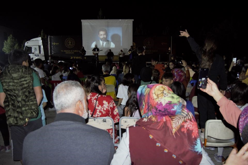 Gezen Sinema Tırı Dicle'de! (1)